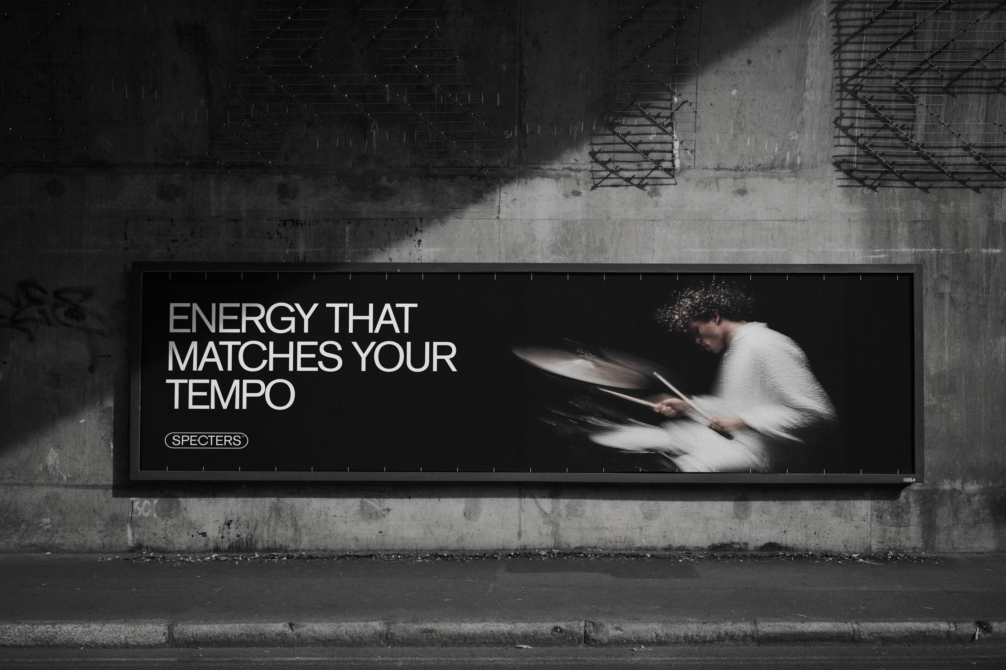 Specters: billboard in een tunnel